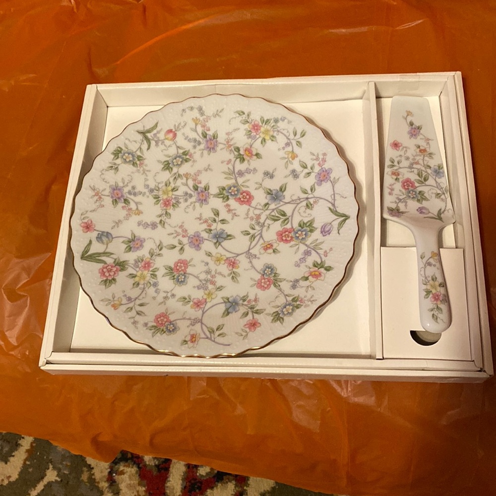 Cake plate and Server by Andrea; floral pattern, Corona